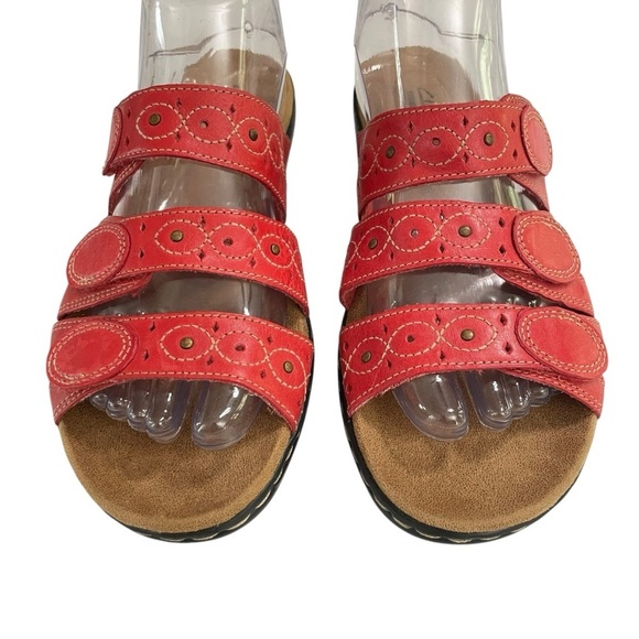 CLARKS LEISA CACTI Q Red LEATHER SLIP ONS OPEN TOE SANDALS SHOES WOMENS SZ 9M - Picture 7 of 14